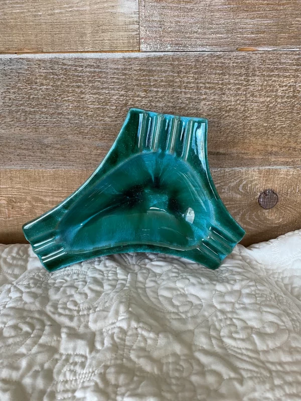 Boomerang ashtray vintage Blue Mountain Pottery close