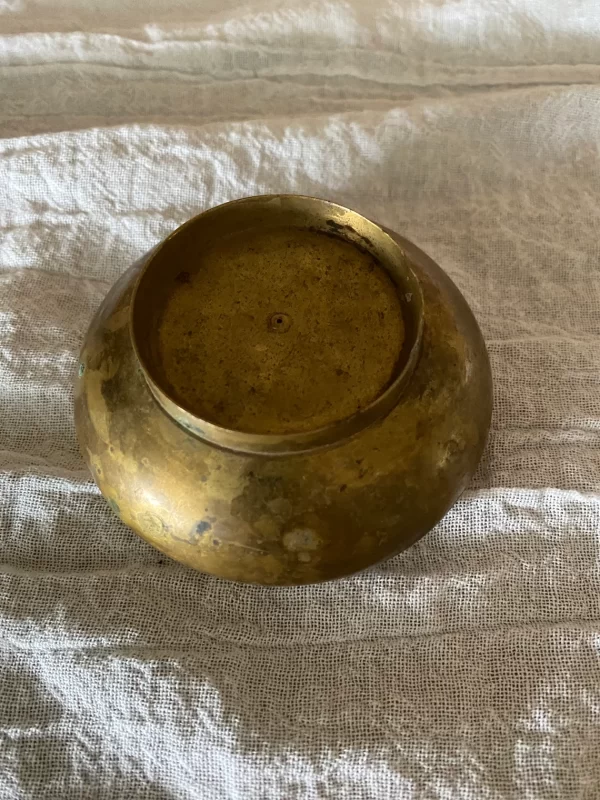 Brass ashtray vintage bottom view