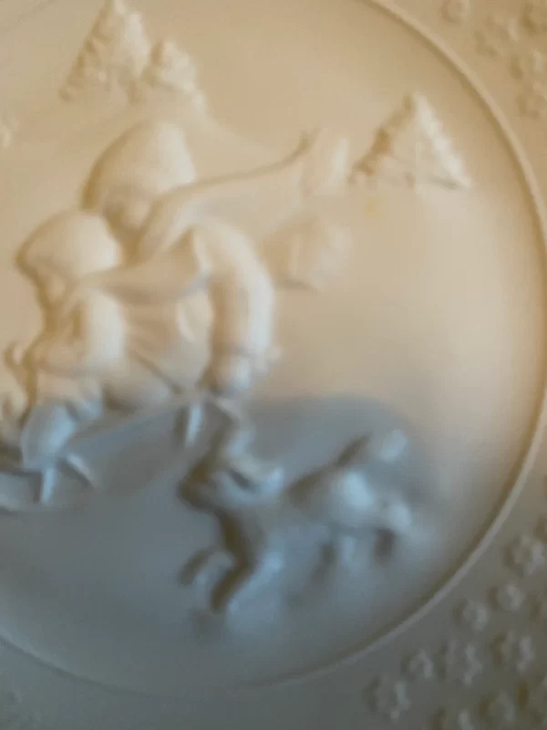 Avon Christmas plate 1985 all white