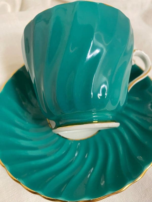 Aynsley tea cup and saucer green and gold 1950s closeup