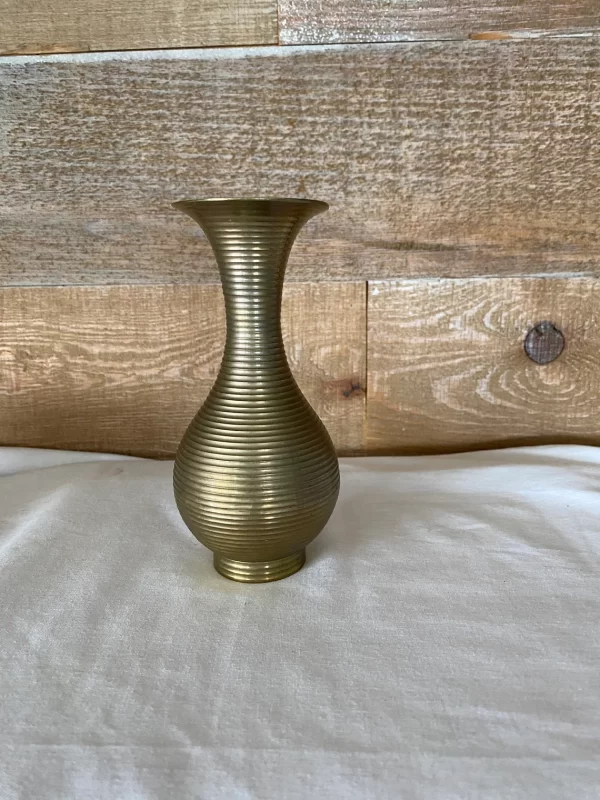 brass flower vase texture