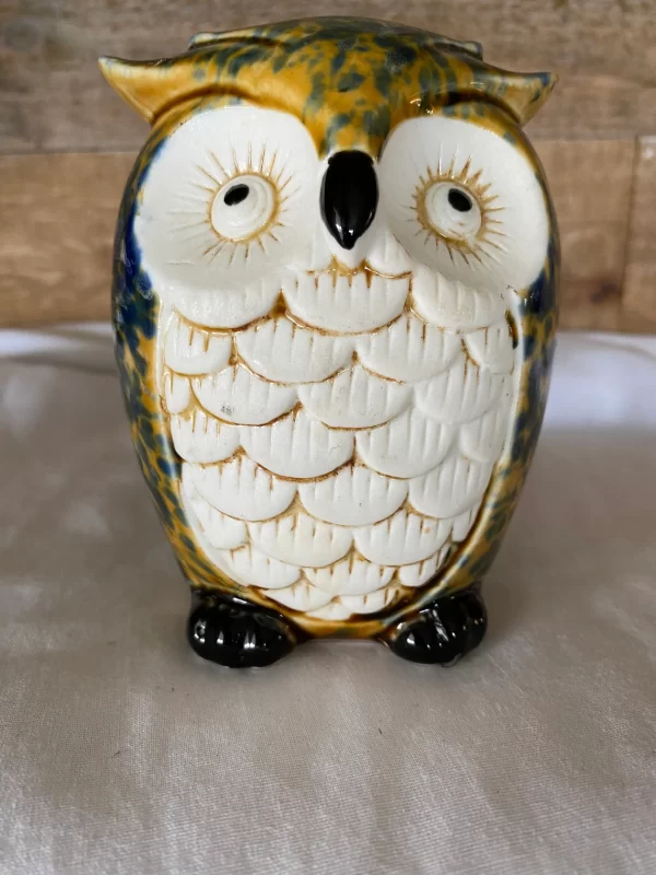 ceramic owl vase close