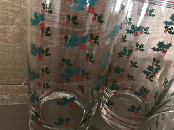 Christmas glass tumblers detailed