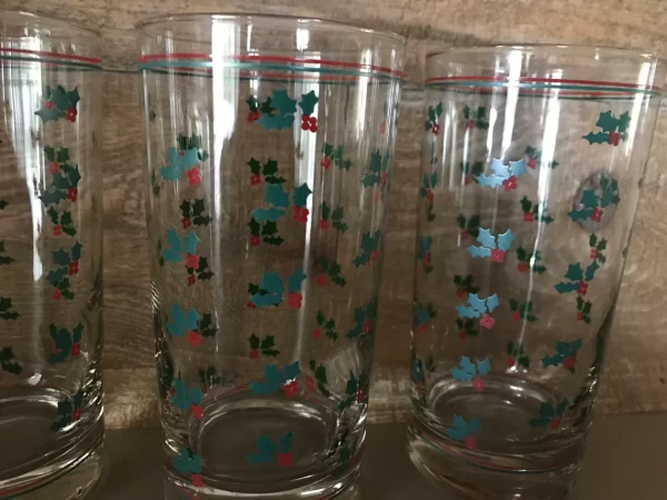 Christmas glass tumblers close view of design