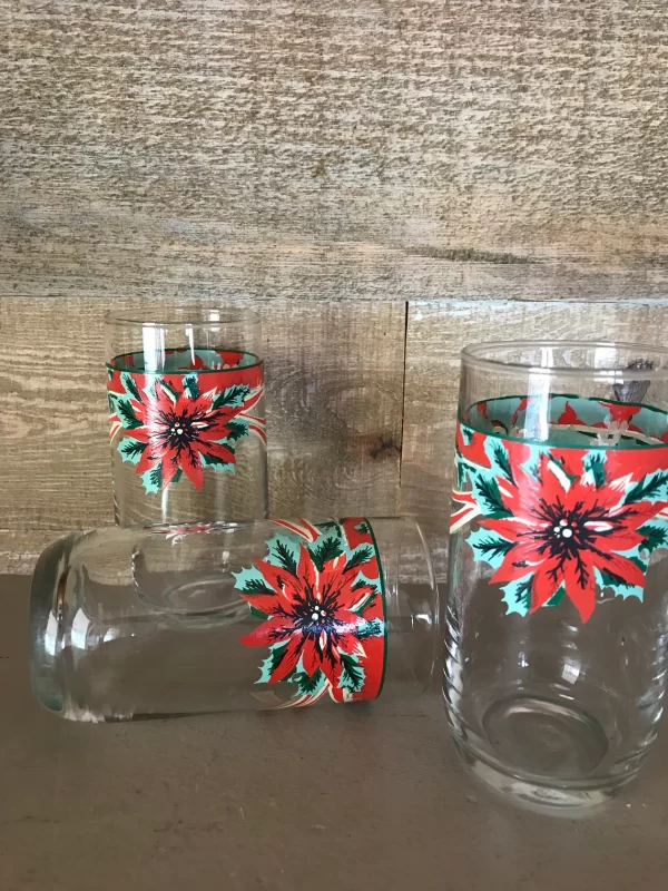 vintage Christmas tumblers detailed design