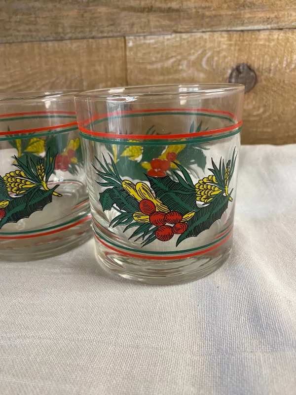 vintage Christmas drinking glasses close of holiday design