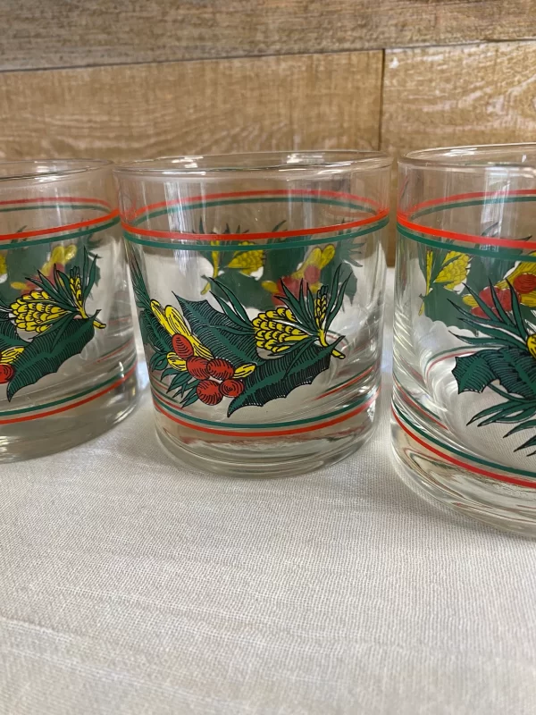 vintage Christmas drinking glasses showing mint condition