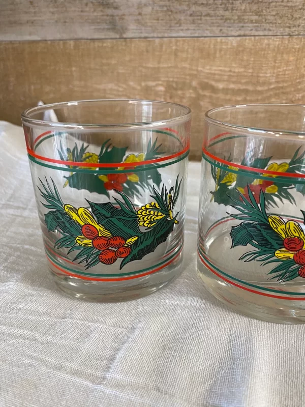 vintage Christmas drinking glasses eggnog tumblers