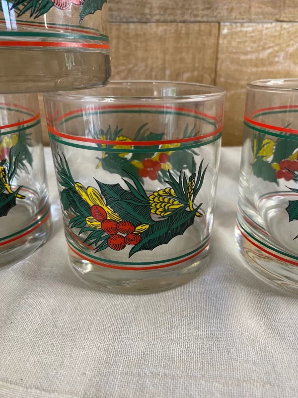 vintage Christmas drinking glasses holiday design red green yellow