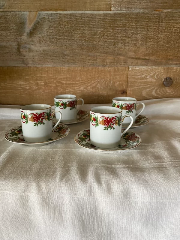 Christmas demitasse cups set of four with saucers