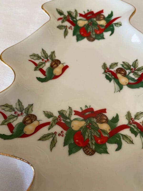 Vintage Christmas tree candy dish close of design