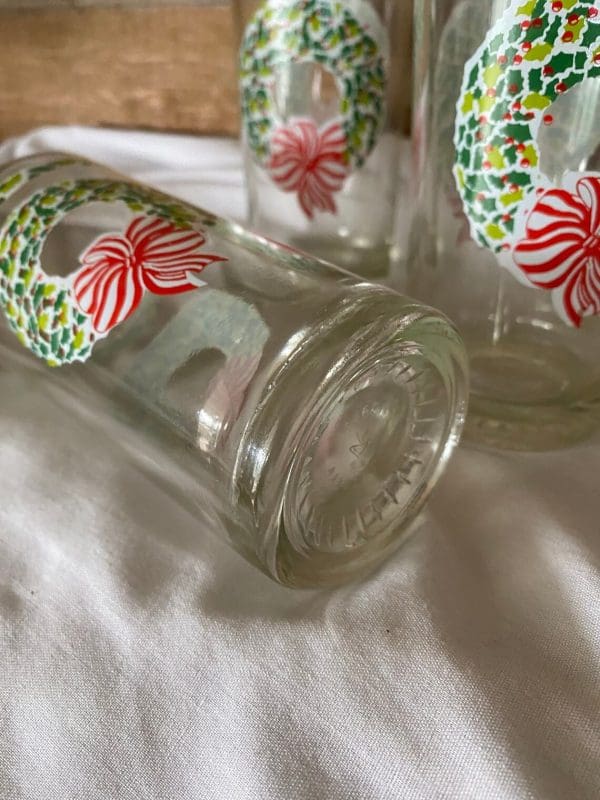 christmas drinking glasses wreath on side