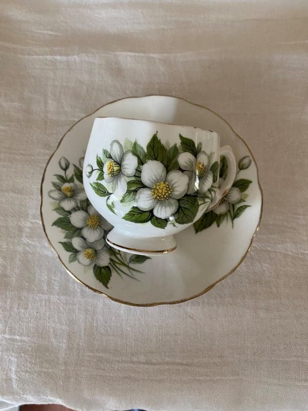 Colclough bone china tea cup and saucer set teac cup on side