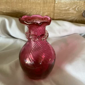 Rossi cranberry glass vase close