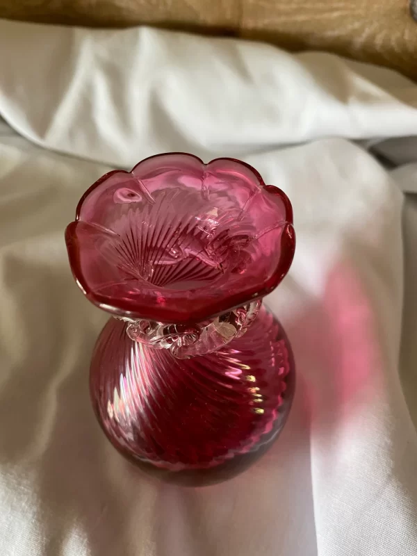 Rossi cranberry glass vase top