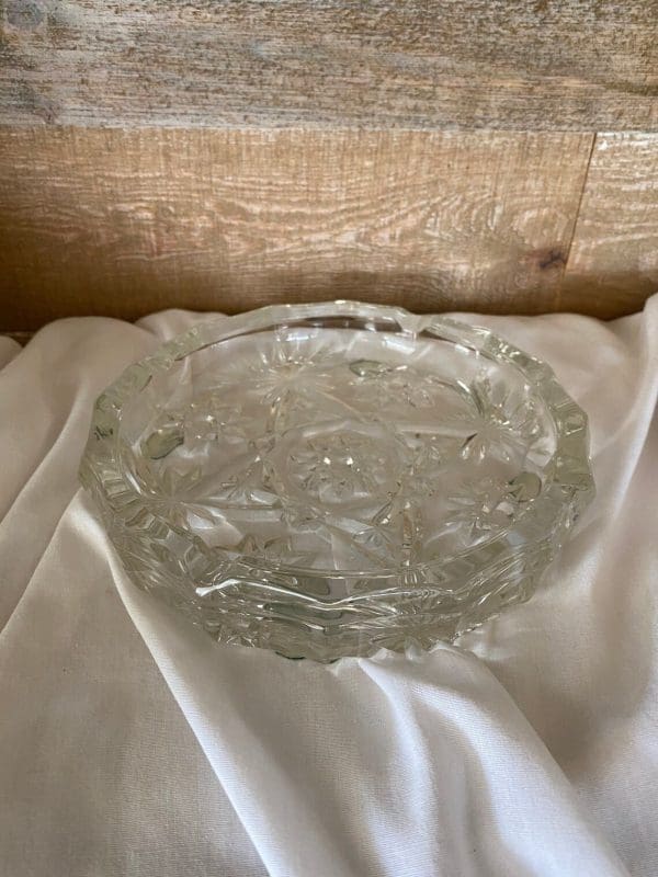 Vintage round glass ashtray 2