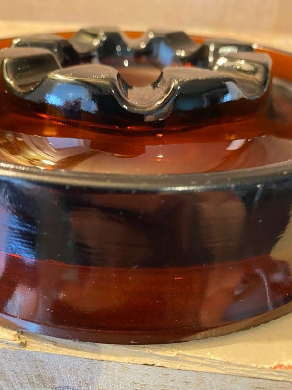 Vintage glass cigar ashtray dark amber, round Zoomed eye level