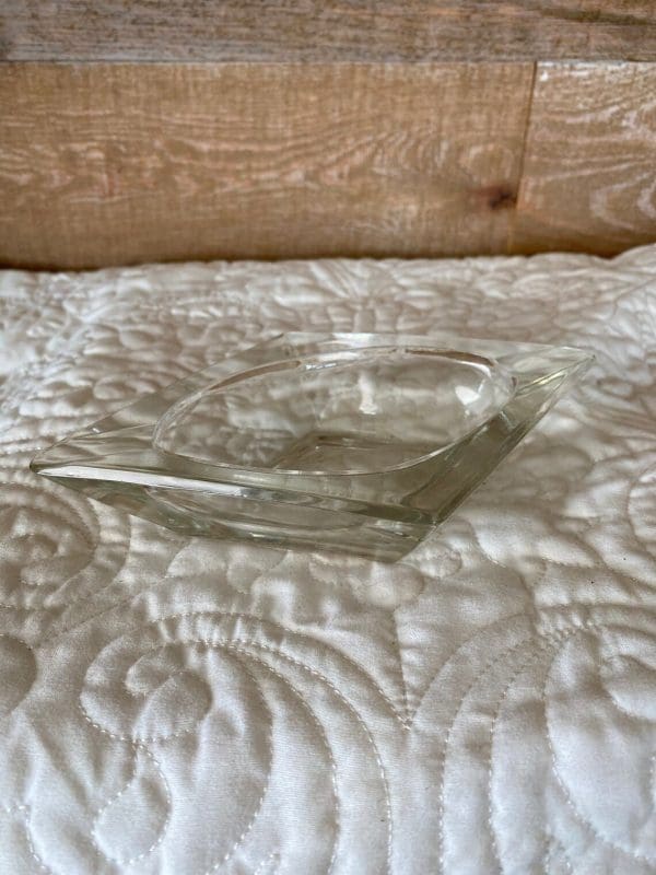 diamond shaped glass ashtray front