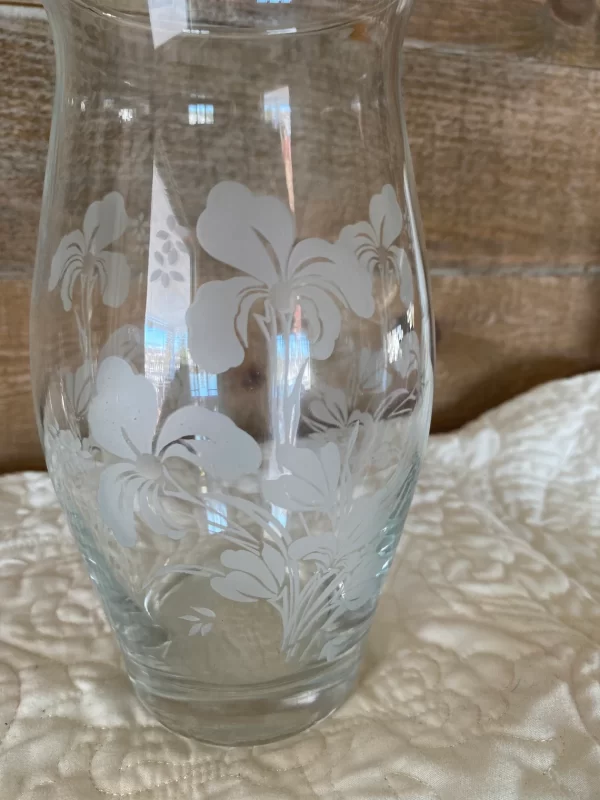 vintage frosted glass vase design