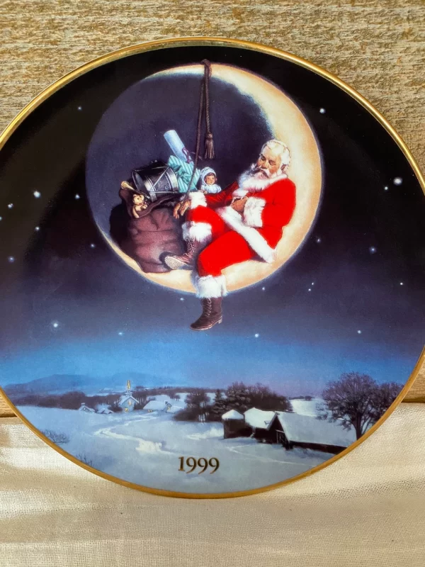 1999 Avon Christmas plate close