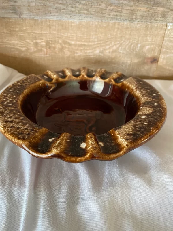 Hull Pottery ashtray USA zooomed