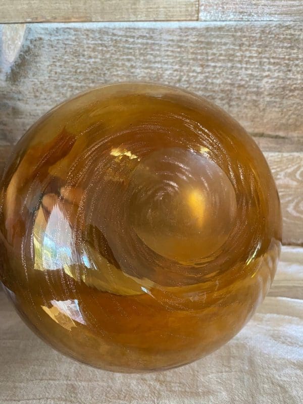 amber glass vase bottom