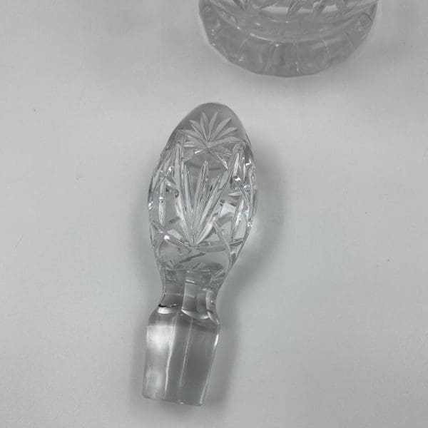 vintage crystal decanter stopper close