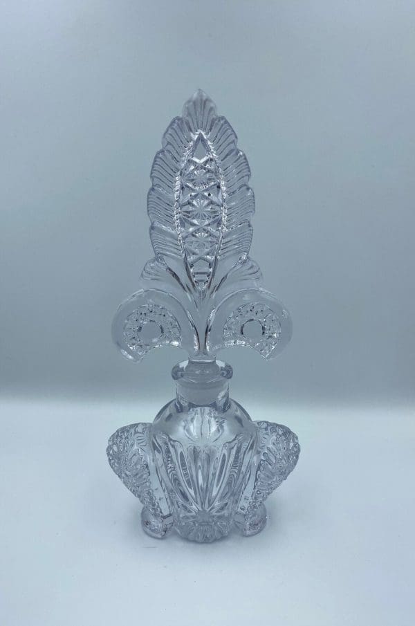 vintage crystal perfume bottles with stoppers, Fleur de Lis design stopper close