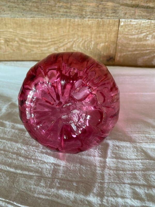 pink glass vase vintage close bottom