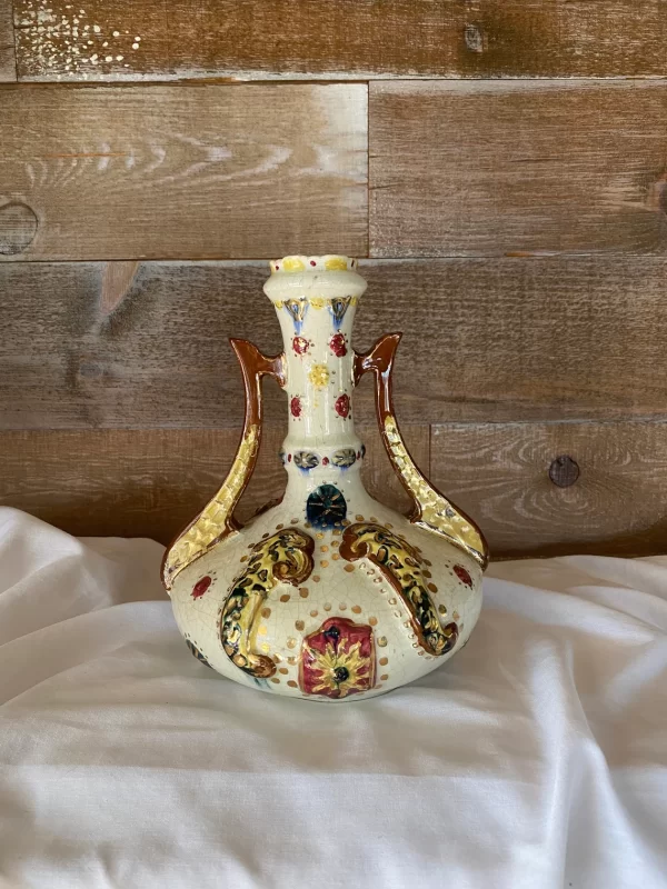 vintage majolica vase back