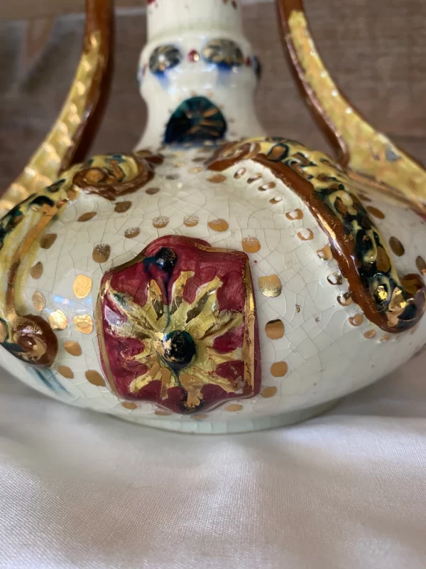 vintage majolica vase close of base