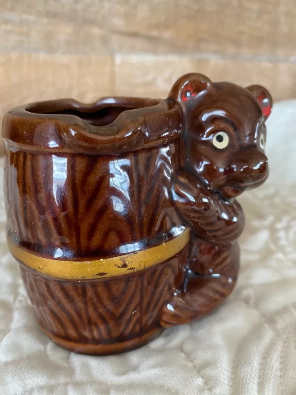 Bear ashtray vintage 1960s brown glaze close up