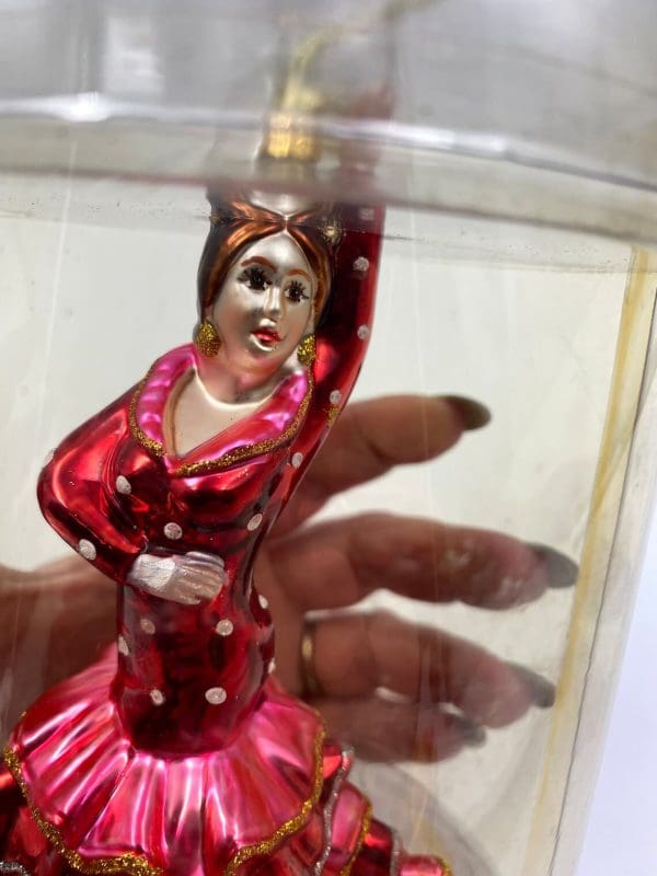 salsa dancer ornament face