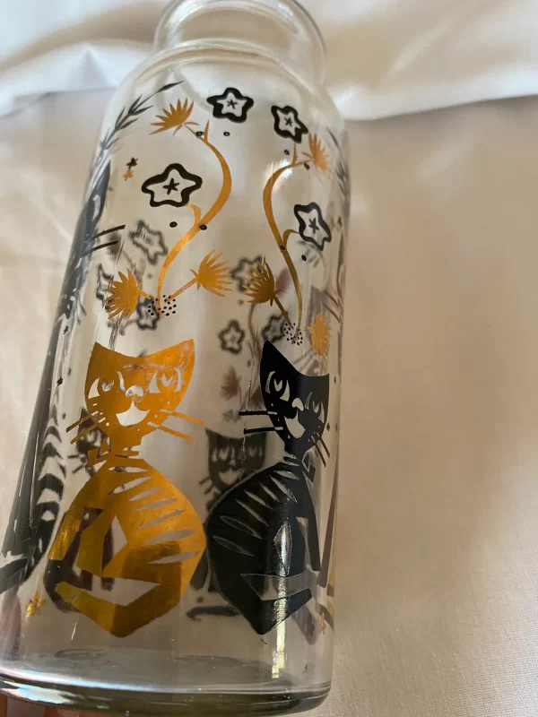 vintage cat vase close