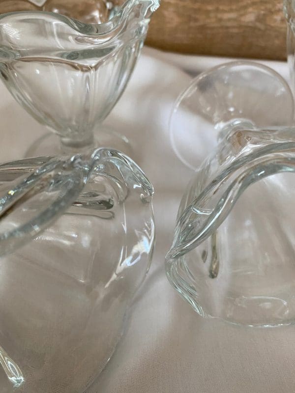 vintage glass sundae dishes close of rims