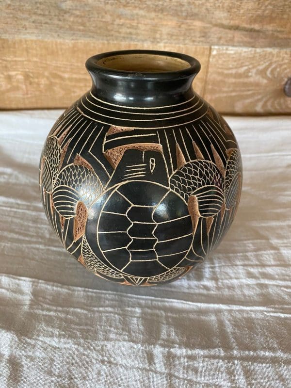 turtle vase close