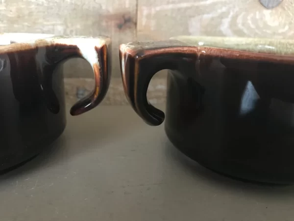 vintage USA pottery close of unclosed handles on creamer and sugar