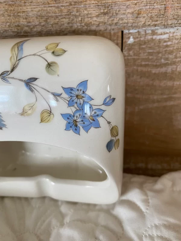 Vintage Italy ashtray white ceramic floral 1960s closer