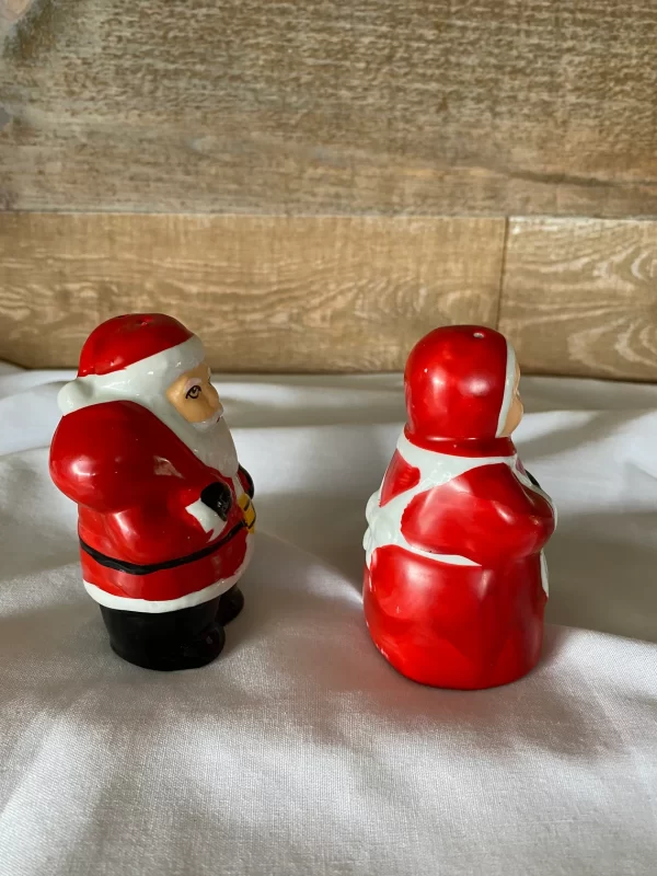 Vintage Christmas salt and pepper shakers Santa Claus and Mrs. Claus facing right