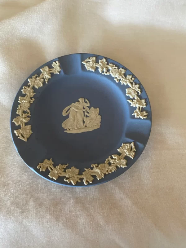 blue Wedgwood ashtray top