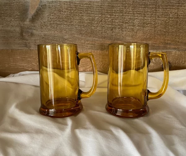 glass beer mugs amber glass clear with handle on right