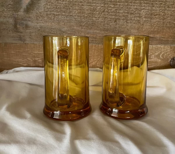 glass beer mugs amber glass clear handle facing