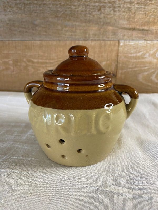 ceramic garlic pot Garlic embossment on front