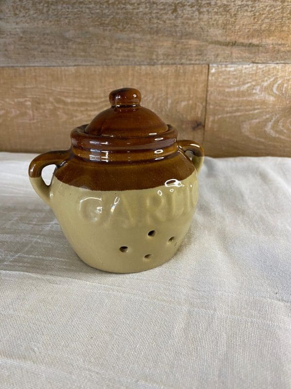 ceramic garlic pot with cover