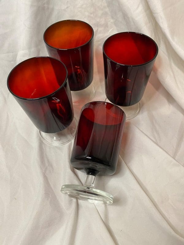 Arcoroc France glasses set of four goblets red with pedestal bottom