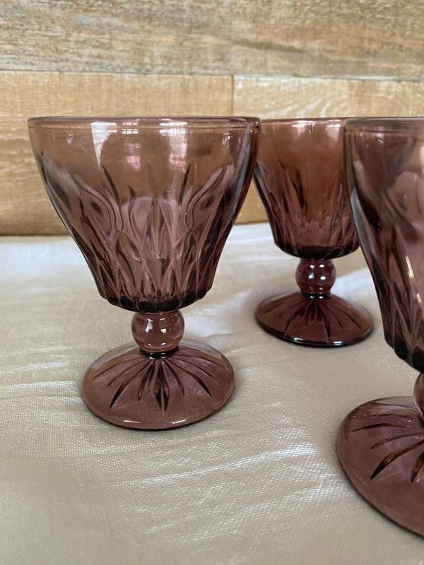 vintage Hazel Atlas glasses Moroccan Amethyst Wine Glass Set of Four close to show detail