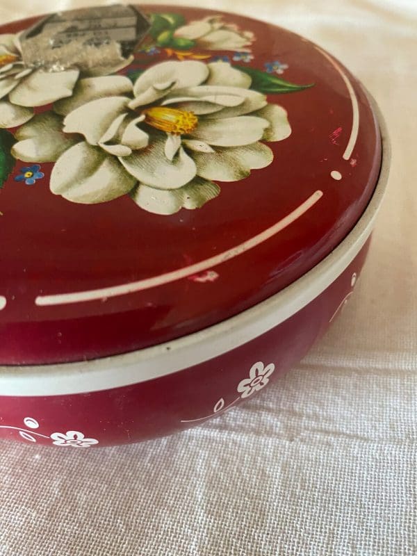 Riley brothers toffee tin pink with white flower scuff