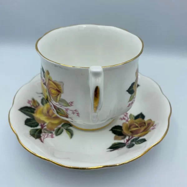 royal albert tea cups and saucers handle