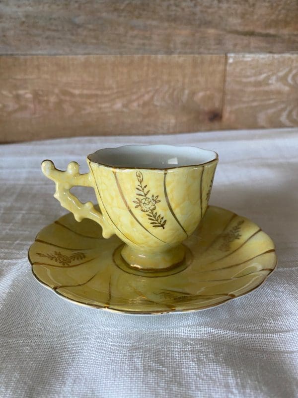 demitasse tea cups and saucers handle left showing backside of teacup