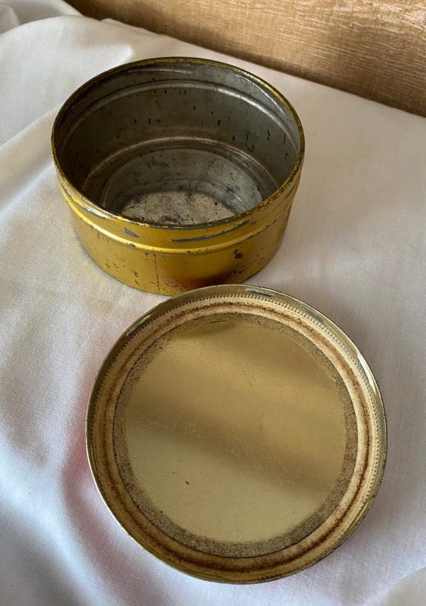 tobacco tins vintage Troost Special Cavendish round can inside